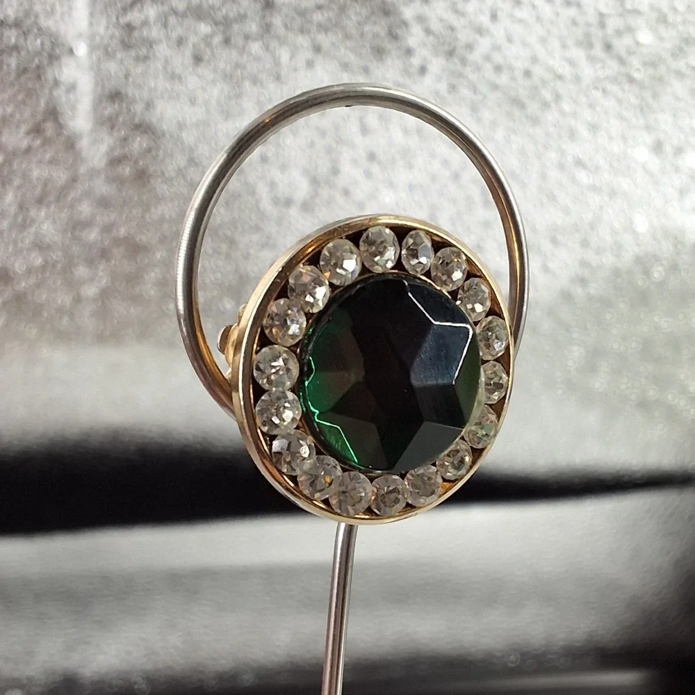 Vintage Gold Tone‎ Emerald Green Glass Rhinestone Halo Clip On Earrings